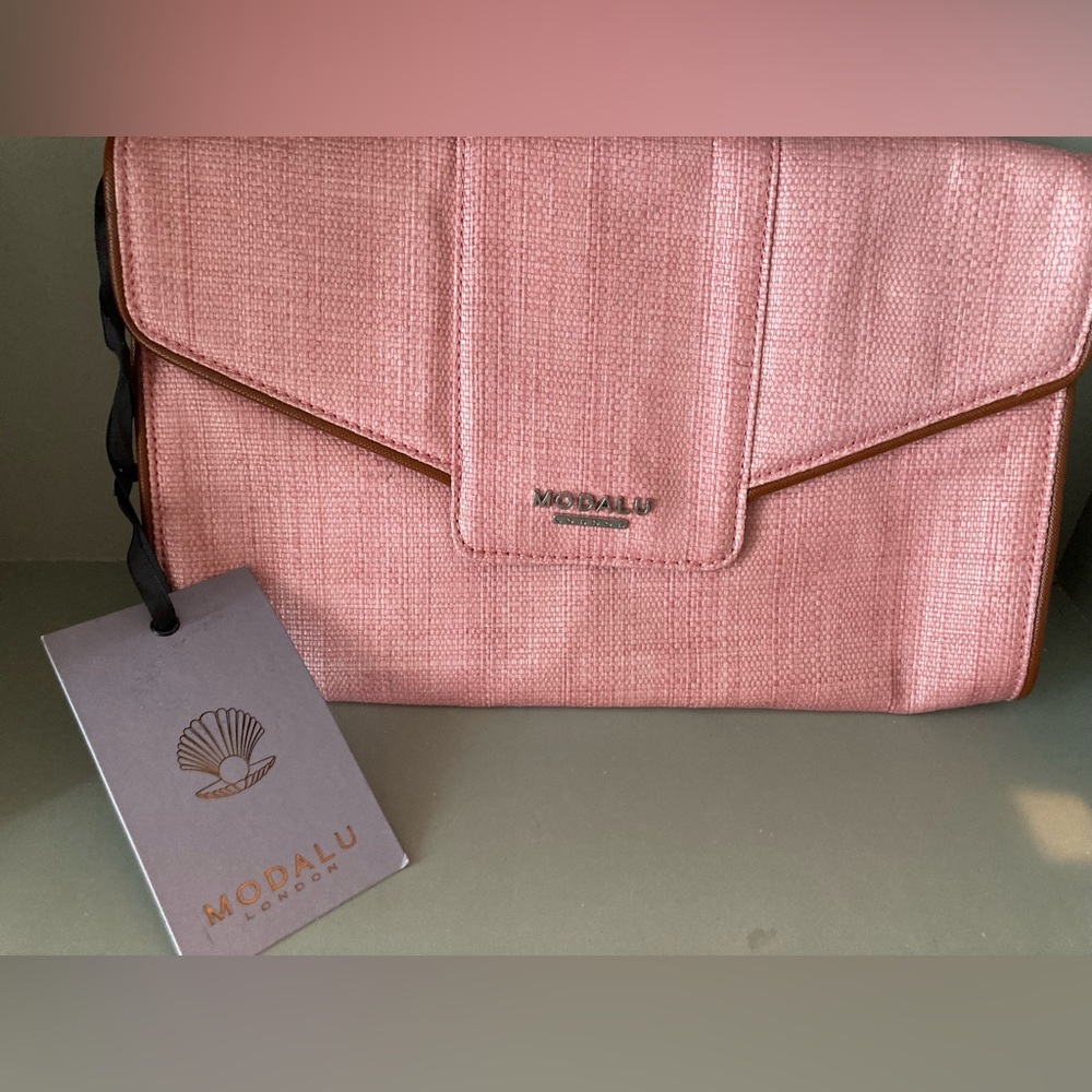 Modalu London Pink Clutch Purse NWT👛
